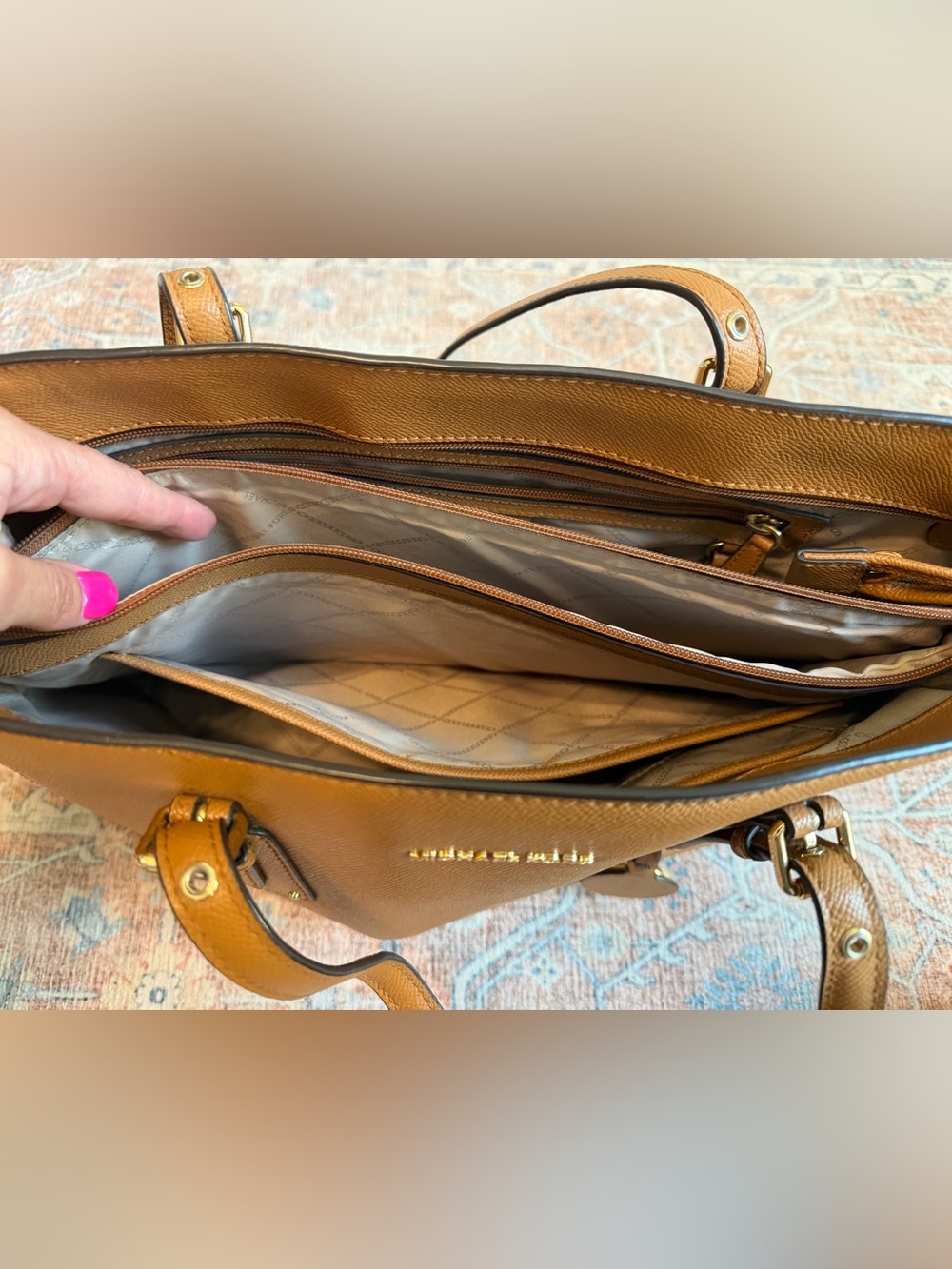 Michael Kors, laptop handbag - Picture 3 of 6
